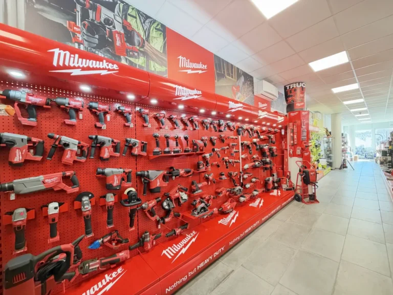 Corner Milwaukee con elettroutensili a batteria