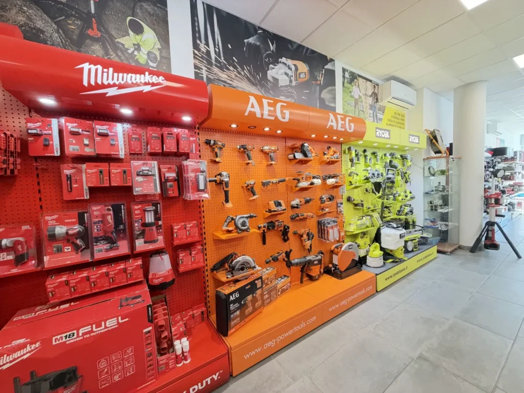 Elettroutensili Milwaukee, AEG e Ryobi in esposizione